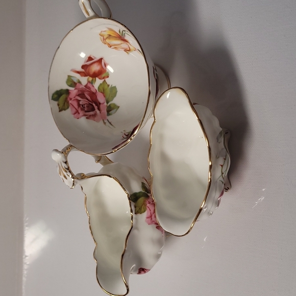 Vintage Hammersley footed teacup and sugar and creamer - Picture 2 of 8